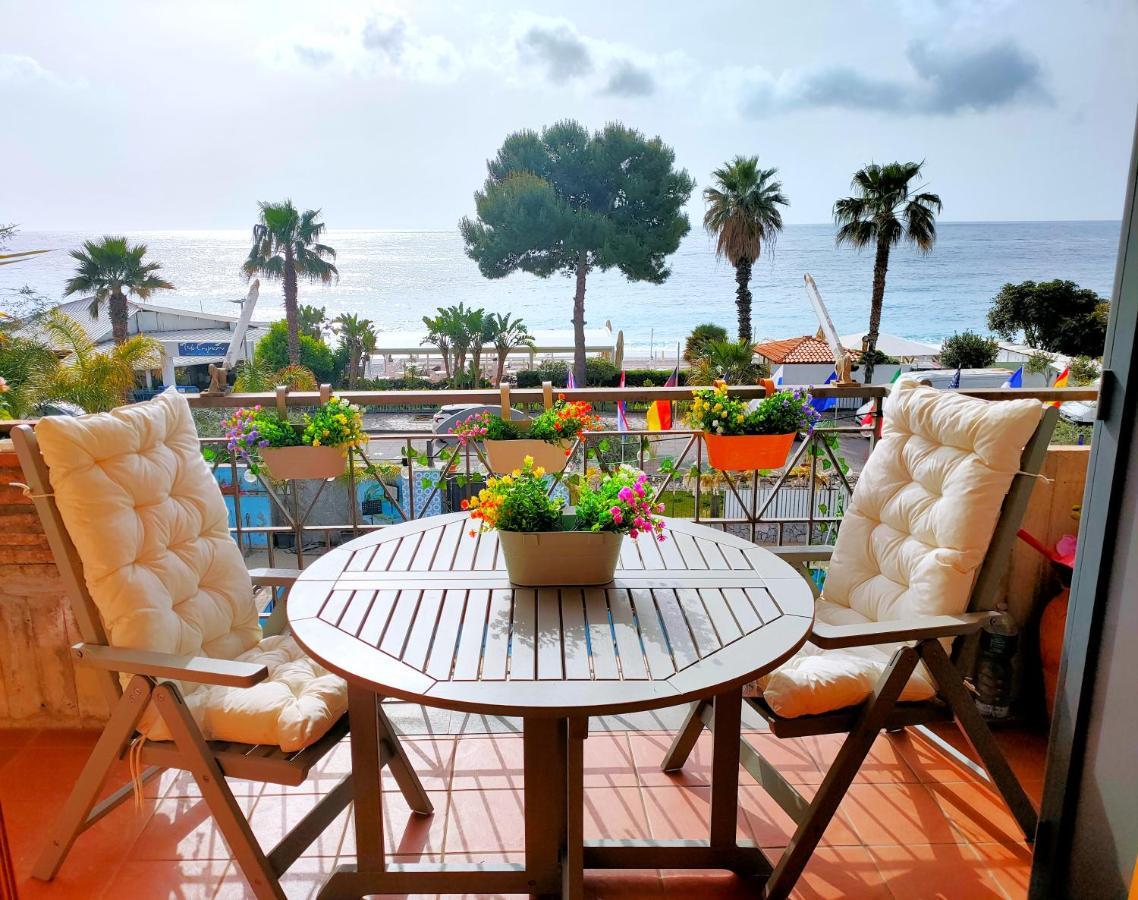 Апартаменты Taormina By The Sea Маццео Экстерьер фото
