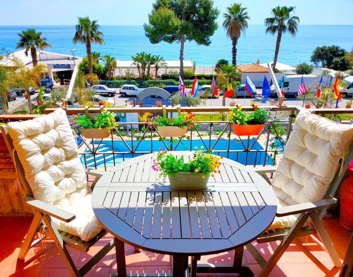 Апартаменты Taormina By The Sea Маццео Экстерьер фото