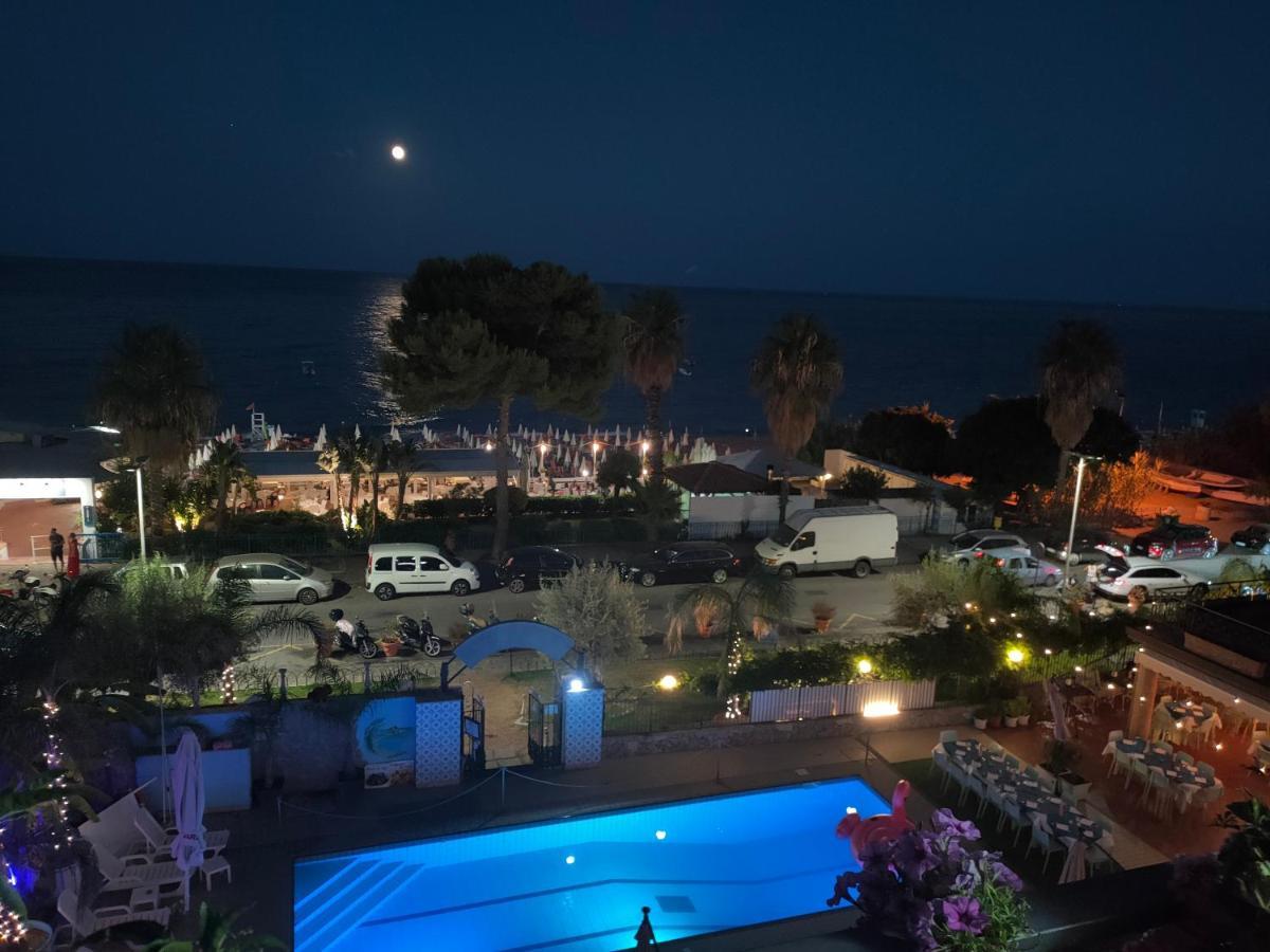 Апартаменты Taormina By The Sea Маццео Экстерьер фото