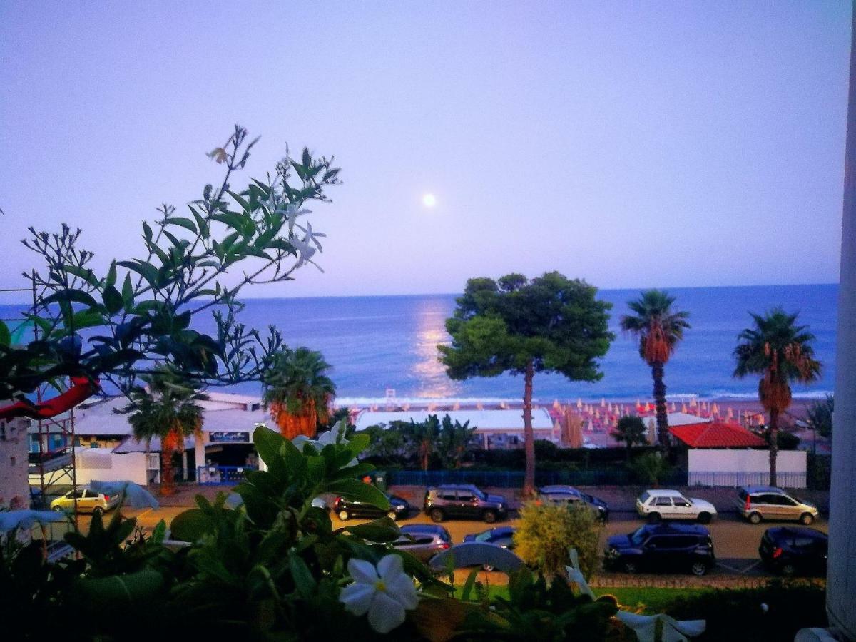 Апартаменты Taormina By The Sea Маццео Экстерьер фото