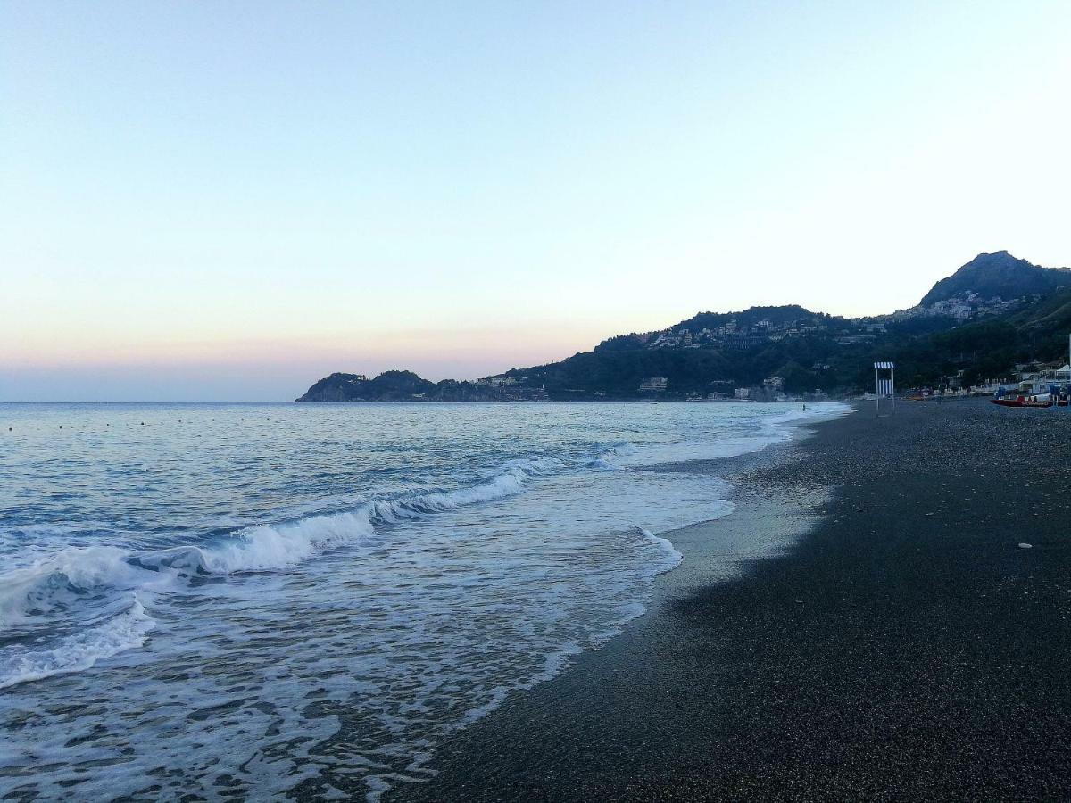 Апартаменты Taormina By The Sea Маццео Экстерьер фото