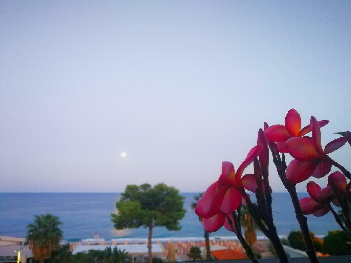 Апартаменты Taormina By The Sea Маццео Экстерьер фото