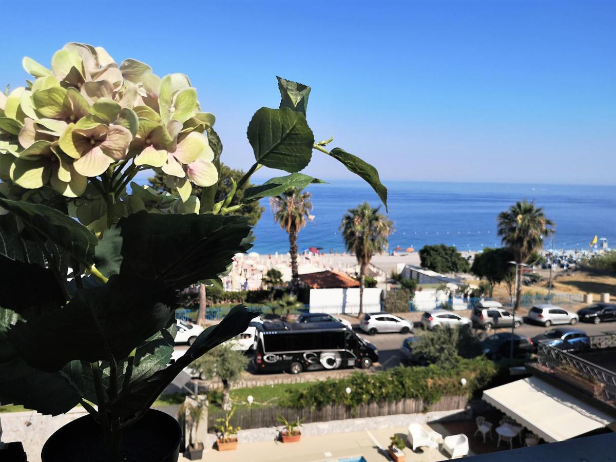 Апартаменты Taormina By The Sea Маццео Экстерьер фото