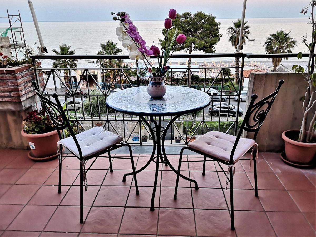 Апартаменты Taormina By The Sea Маццео Экстерьер фото